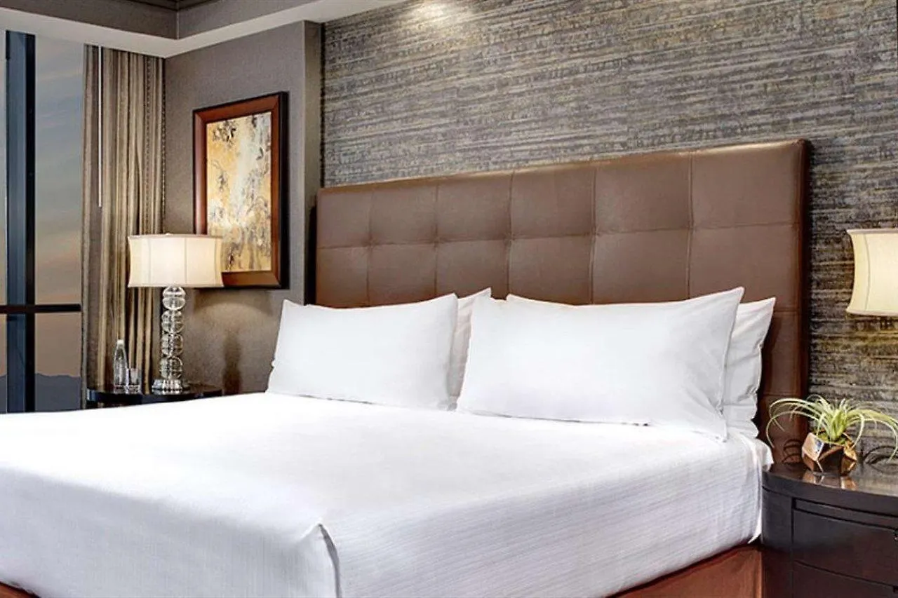 Luxor Hotel Las Vegas 3*,
