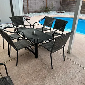 Large Pool & Patio Cozy Single Story Family House Las Vegas